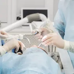Ile kosztuje przeszczep dziąsła? Sprawdź ceny w klinikach w Polsce