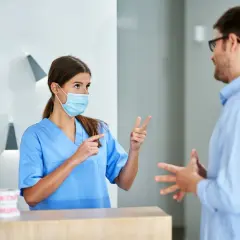 Czy można jeść przed dentystą? Ważne informacje, które musisz znać