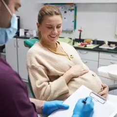 Czy dentysta w ciąży jest za darmo? Sprawdź, co przysługuje przyszłym mamom