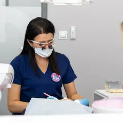 Ile schodzi znieczulenie od dentysty? Poznaj czas trwania i objawy