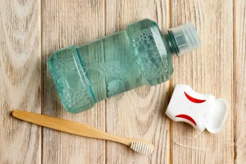 Jak leczyć zapalenie dziąseł: skuteczne metody i domowe sposoby