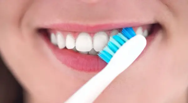 Szczoteczka ultradźwiękowa czy soniczna – która lepiej dba o zęby?