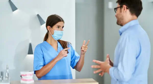 Czy można jeść przed dentystą? Ważne informacje, które musisz znać