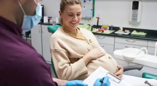 Czy dentysta w ciąży jest za darmo? Sprawdź, co przysługuje przyszłym mamom