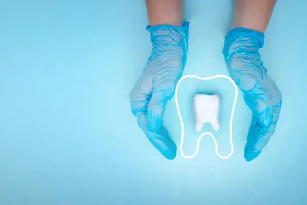 Zdjęcie Co dentysta robi z wyrwanym zębem? Ważne informacje i procedury