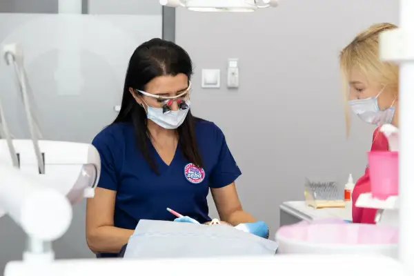 Ile schodzi znieczulenie od dentysty? Poznaj czas trwania i objawy
